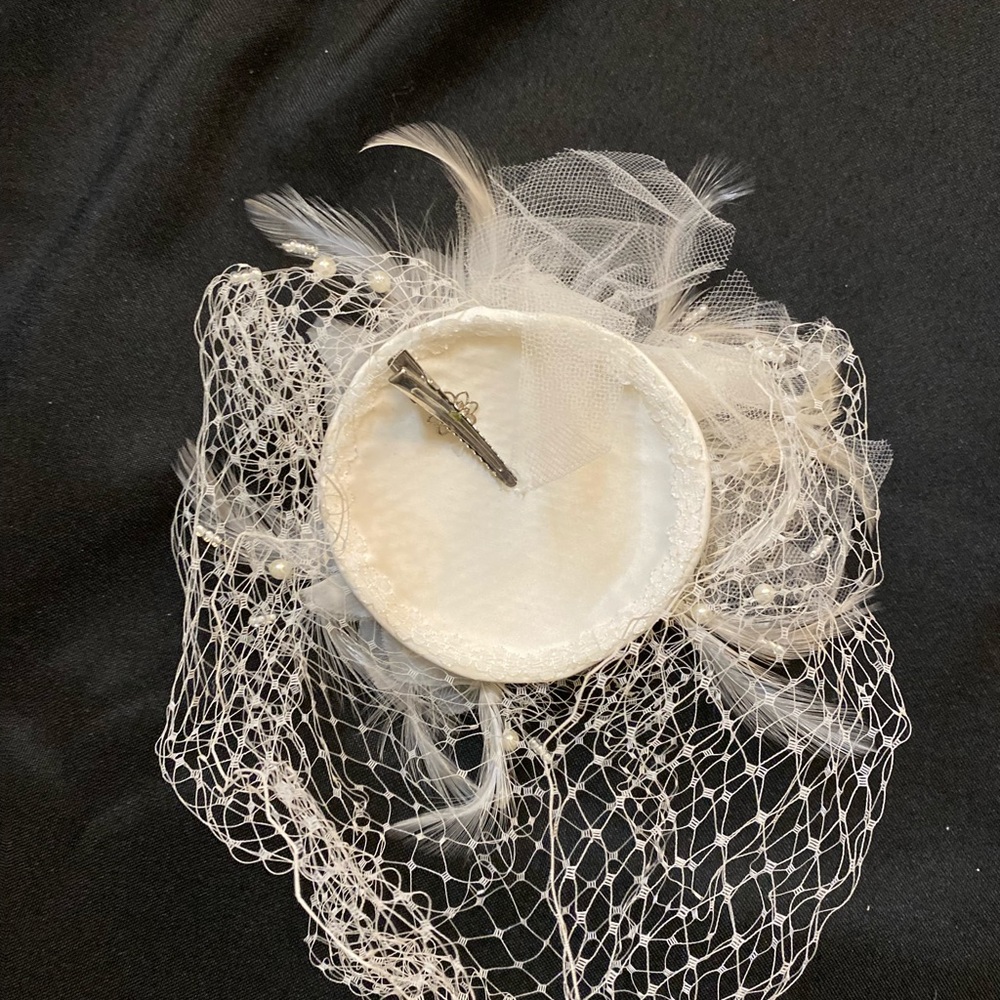 Fascinator hat - Picture 3 of 3